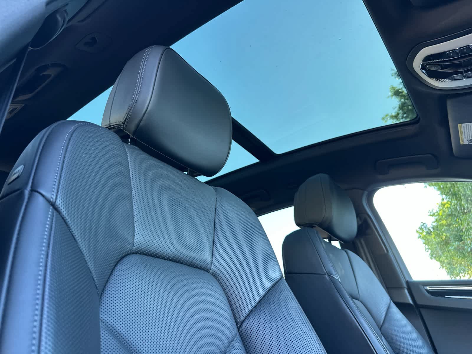 Certified 2025 Porsche Macan AWD/4WD image 18