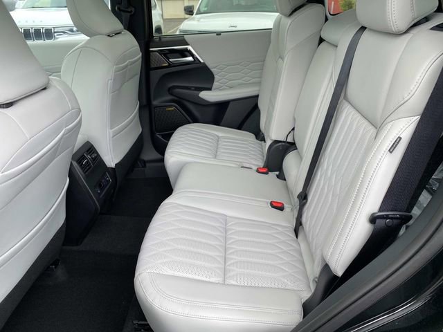 New 2025 Mitsubishi Outlander AWD image 6