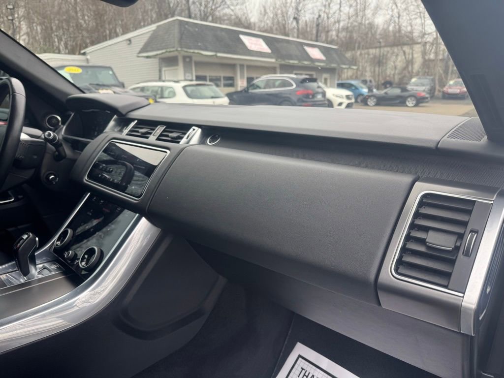 Used 2020 Land Rover Range Rover Sport SE image 24