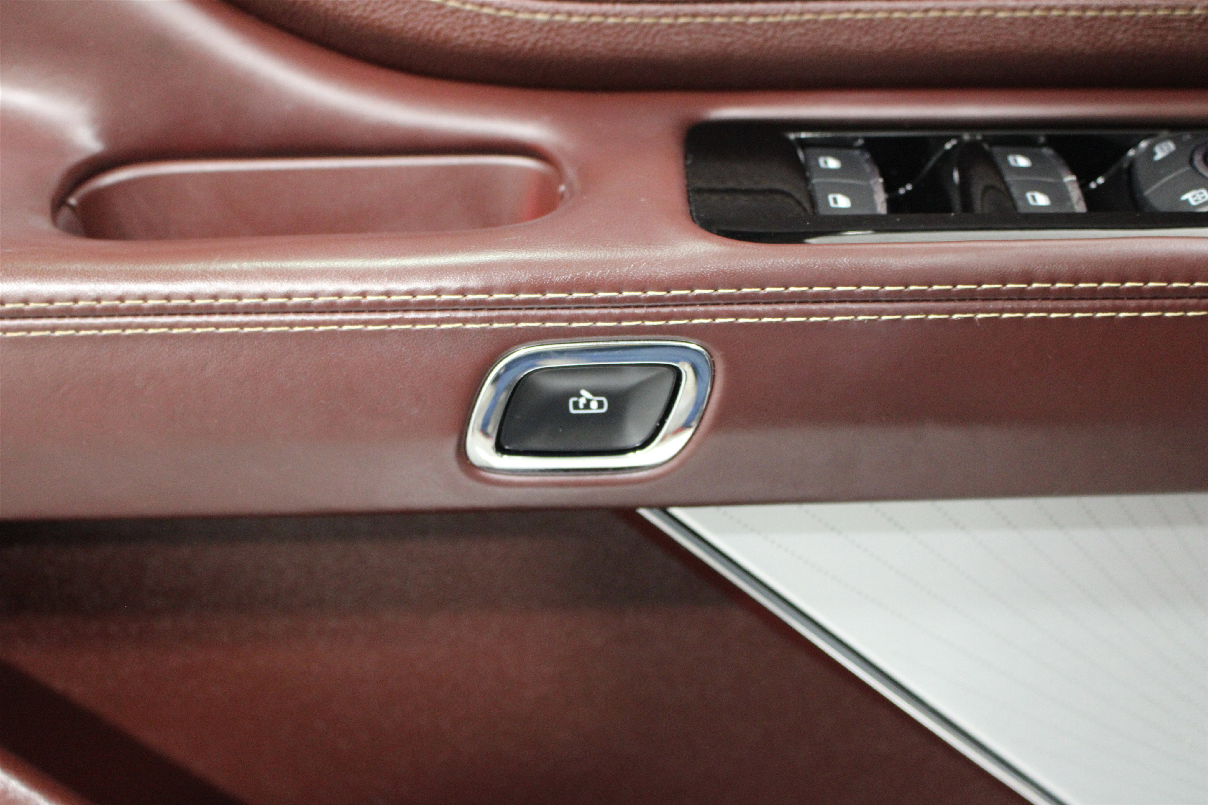 Used 2021 Lincoln Aviator Black Label w/ Class IV Trailer Tow Package image 7