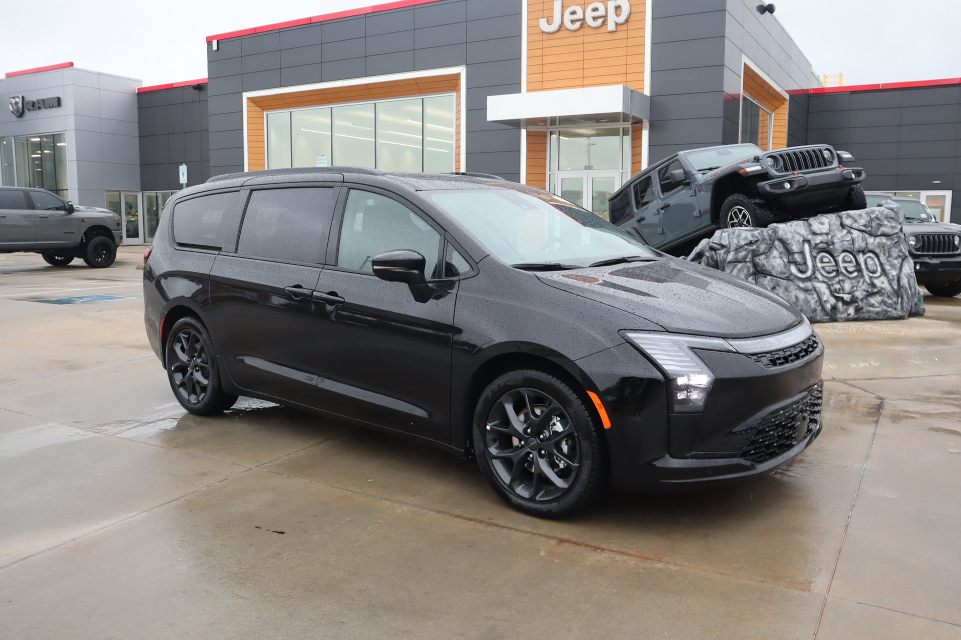 New 2027 Chrysler Pacifica Limited FWD 360° Tour