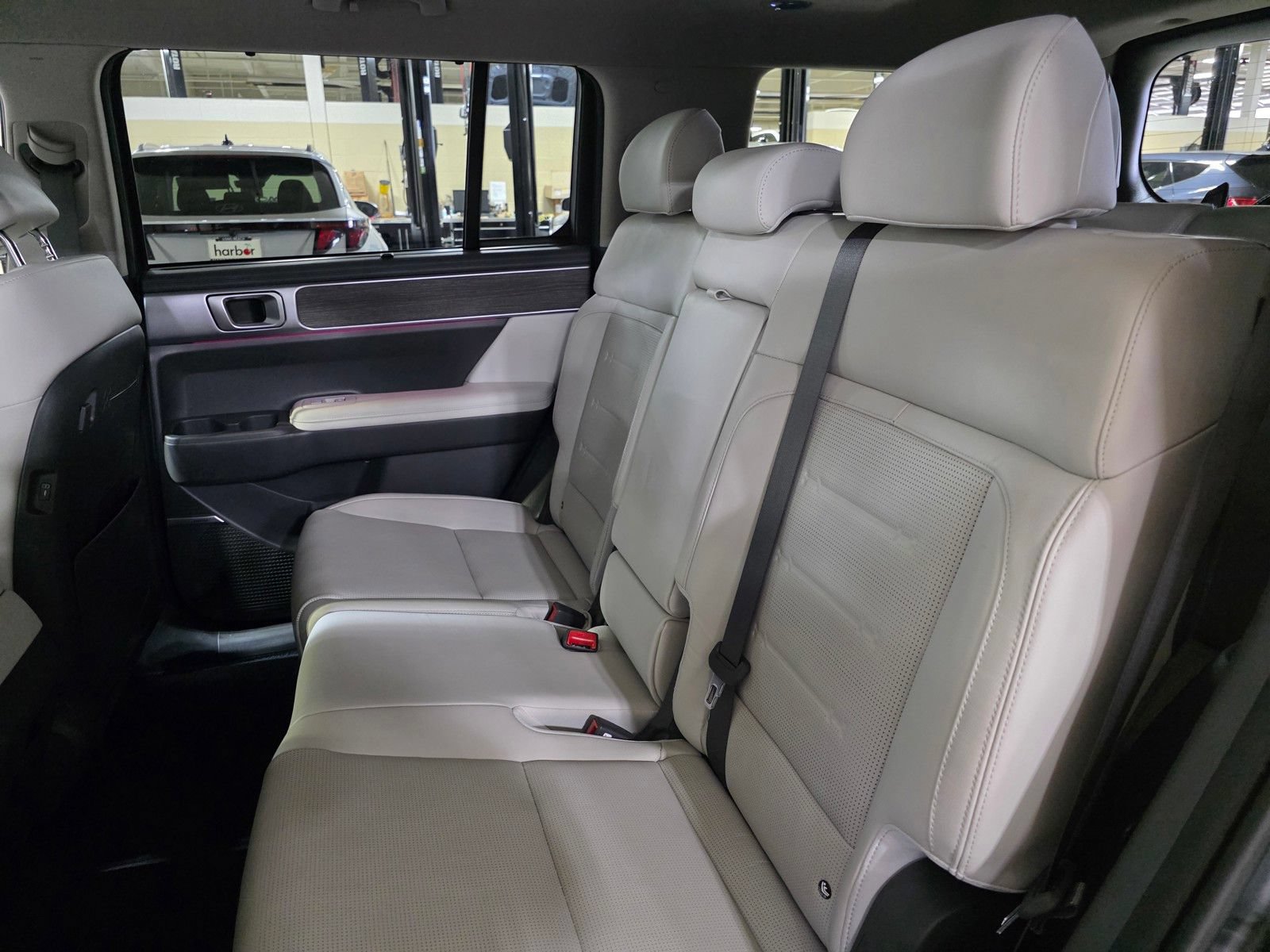 Certified 2025 Hyundai Santa Fe Limited FWD image 14