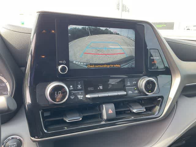 Used 2023 Toyota Highlander LE FWD image 21