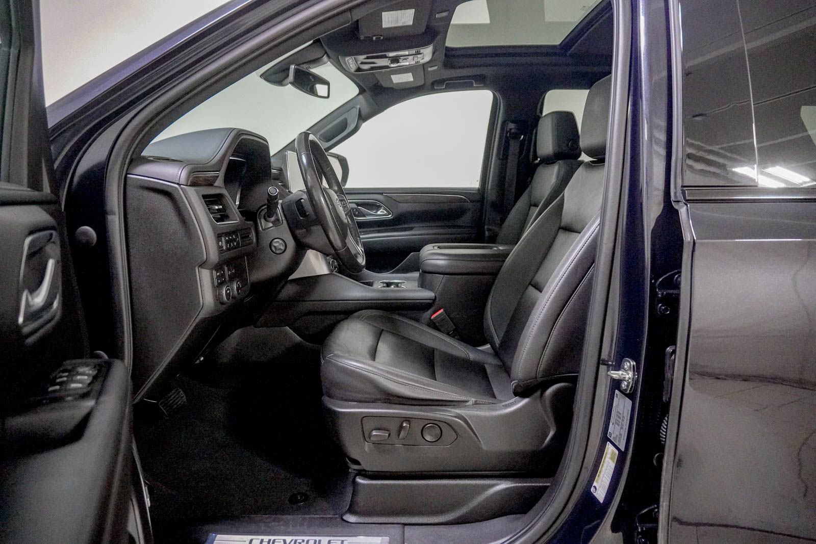 Used 2022 Chevrolet Tahoe Z71 w/ Luxury Package AWD/4WD image 21