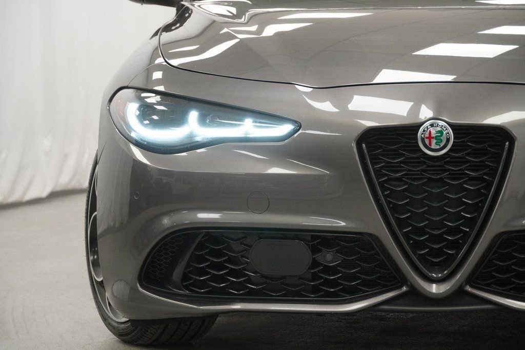 Used 2024 Alfa Romeo Giulia Veloce image 6