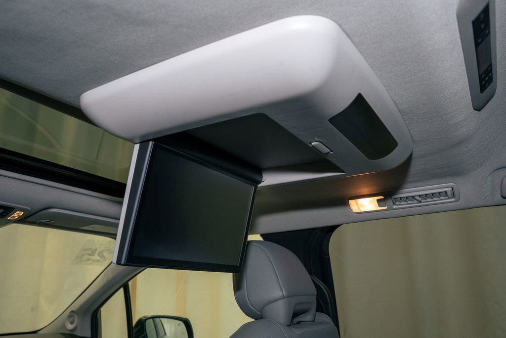 Used 2025 Toyota Sienna XLE image 9