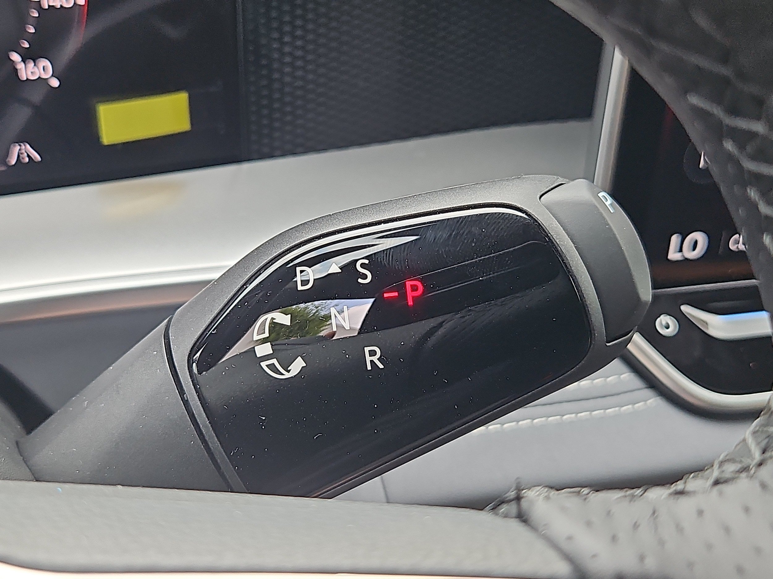 New 2026 Volkswagen Tiguan SE R-Line AWD/4WD image 16
