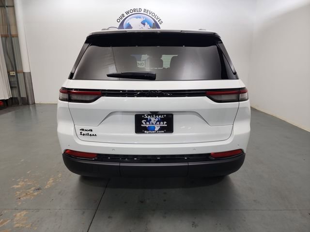 New 2025 Jeep Grand Cherokee Altitude image 7