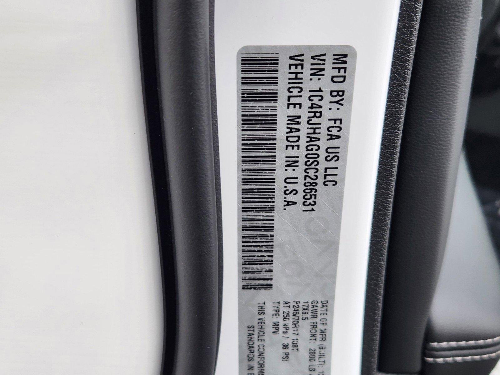 New 2025 Jeep Grand Cherokee Laredo w/ Luxury Tech Group I image 23