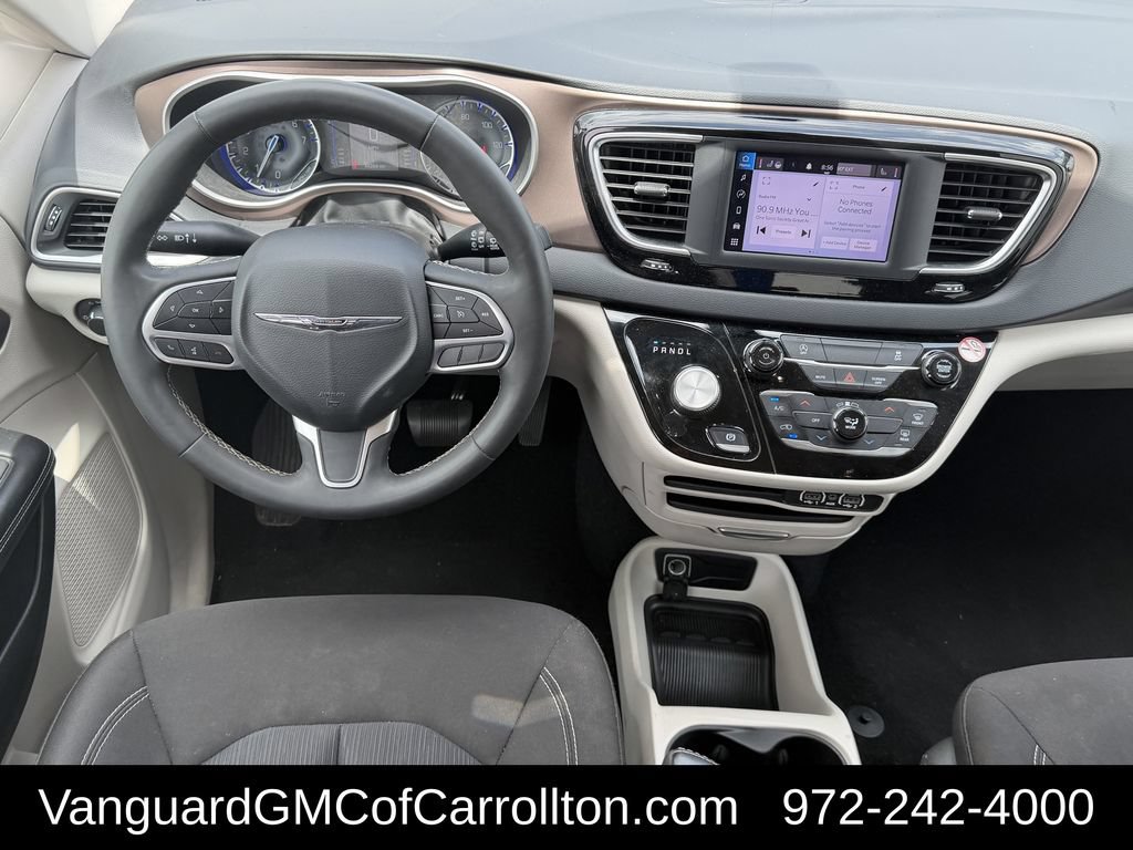 Used 2022 Chrysler Voyager LX FWD image 11