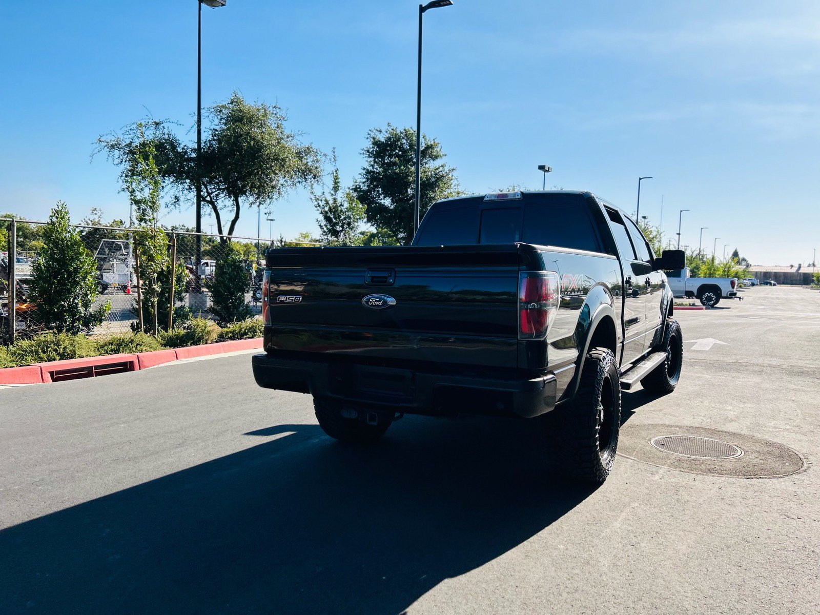 Used 2014 Ford F150 FX4 w/ Equipment Group 402A Luxury AWD/4WD image 5