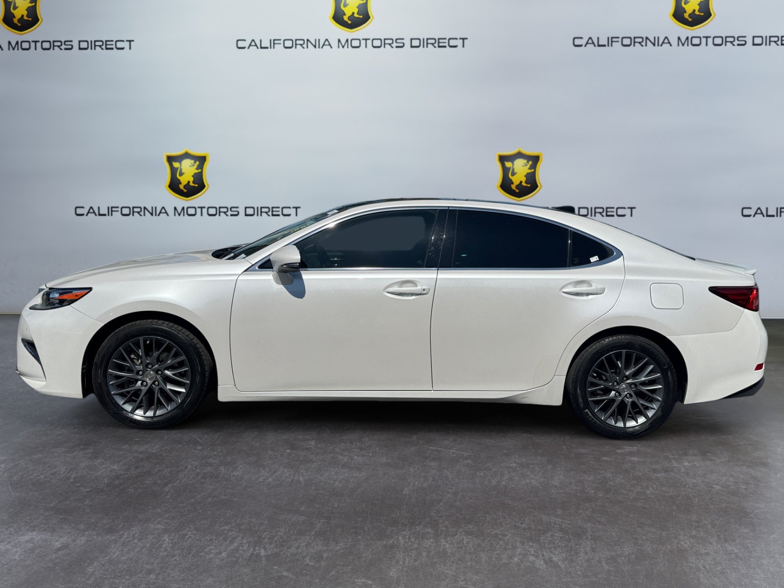 Used 2018 Lexus ES 350 w/ Navigation System Package FWD image 2