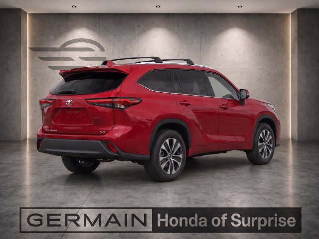 Used 2023 Toyota Highlander XLE FWD image 6