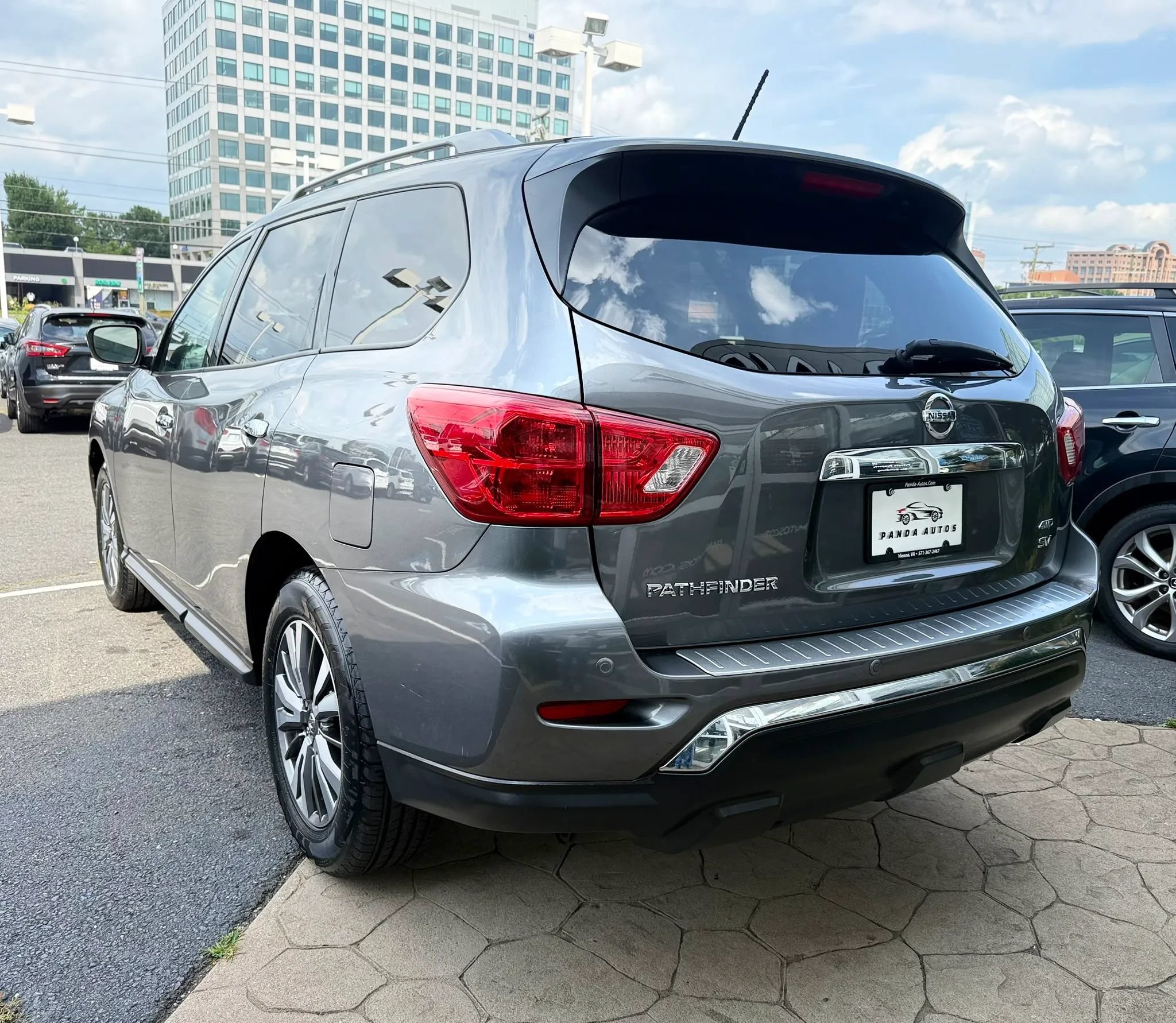 Used 2018 Nissan Pathfinder SV AWD/4WD image 5