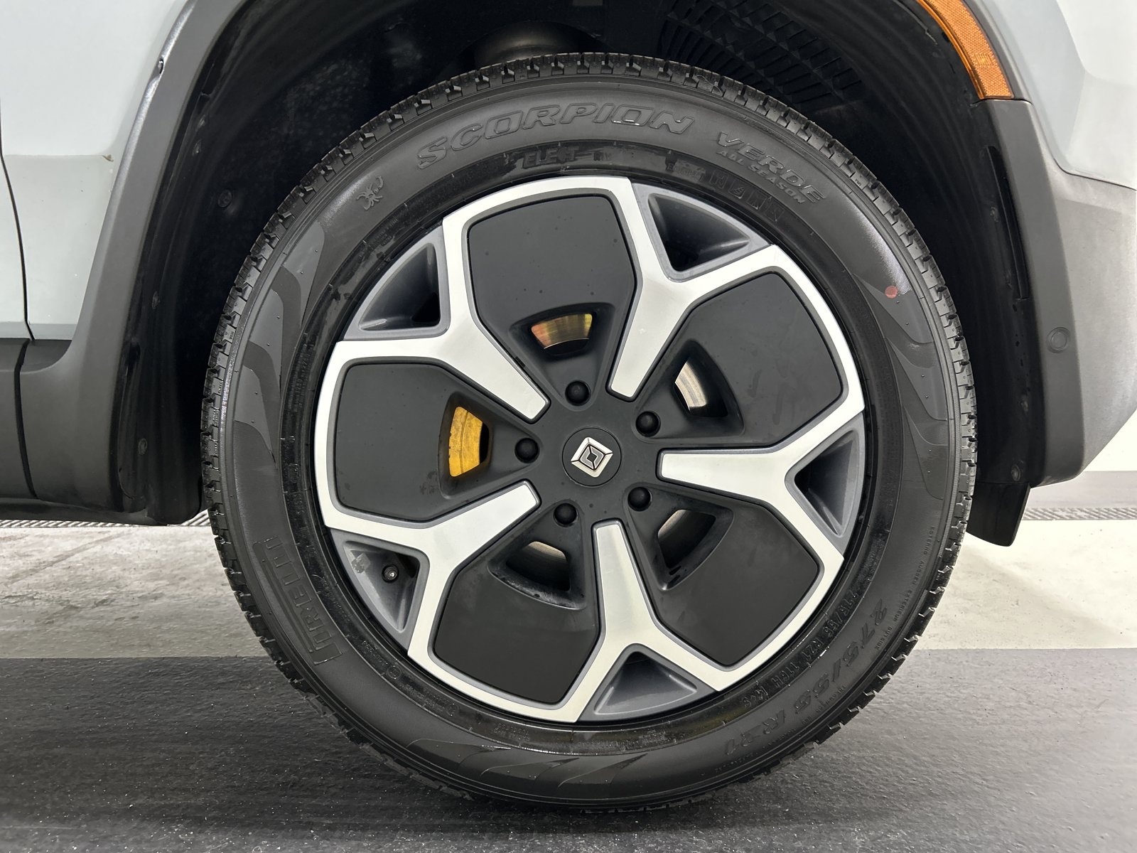 Used 2024 Rivian R1S Adventure AWD/4WD image 11