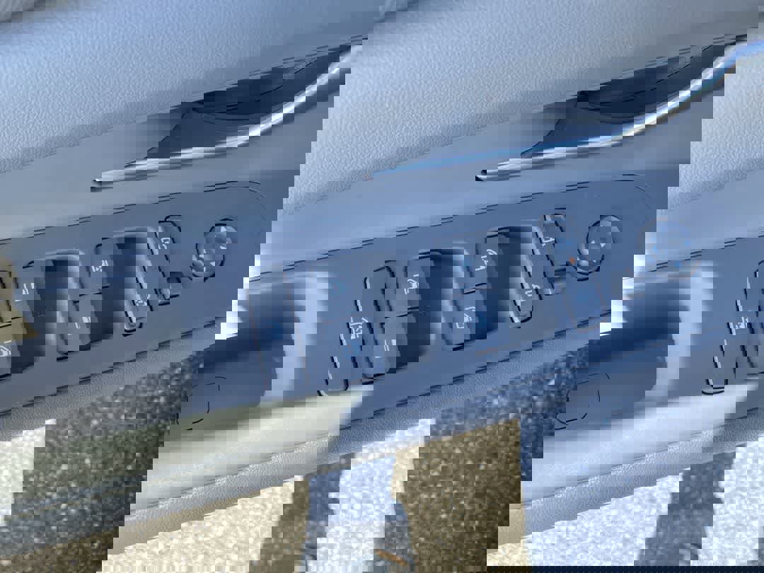 Used 2025 Hyundai Elantra Sport image 13