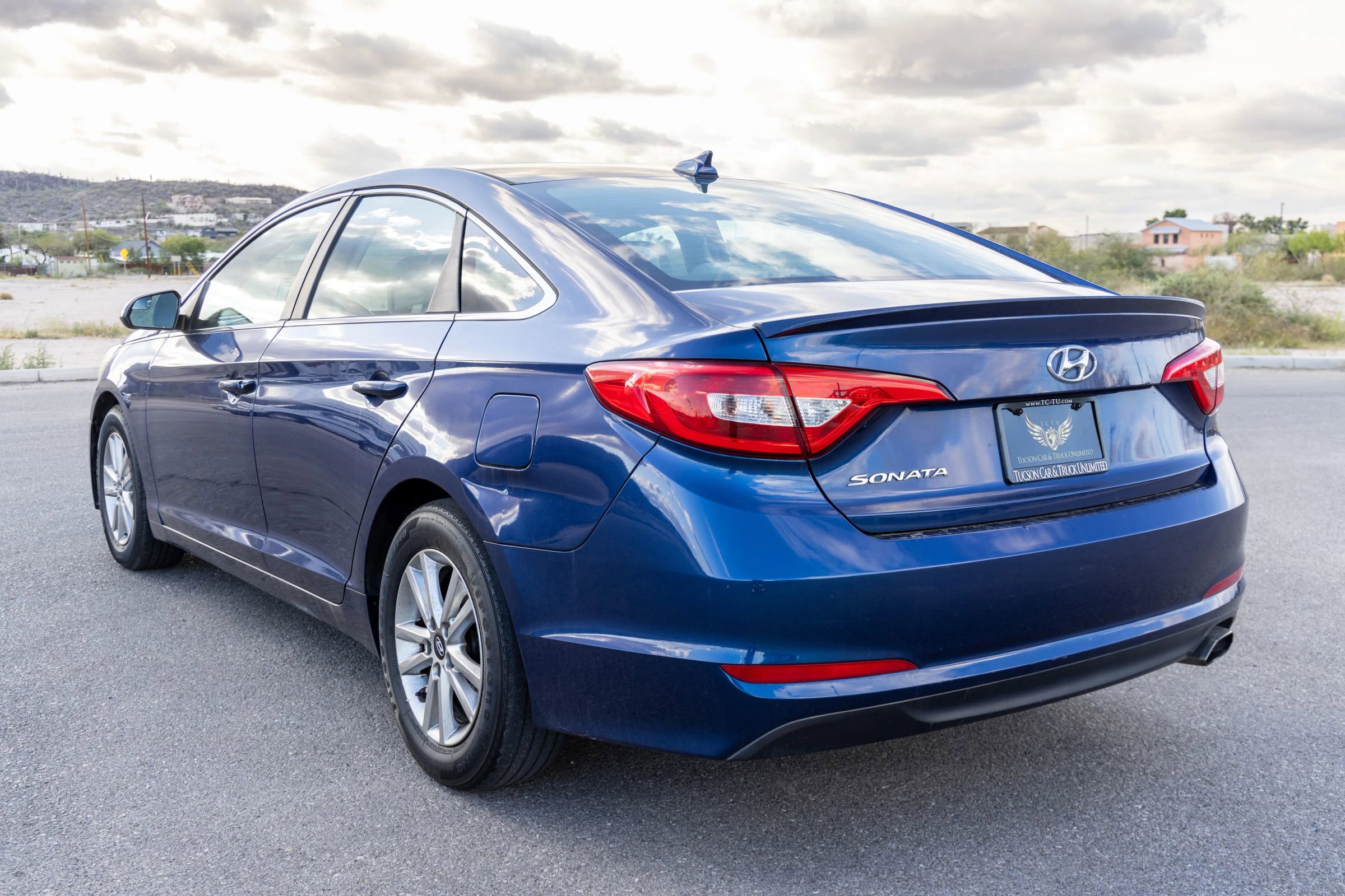 Used 2017 Hyundai Sonata SE FWD image 3