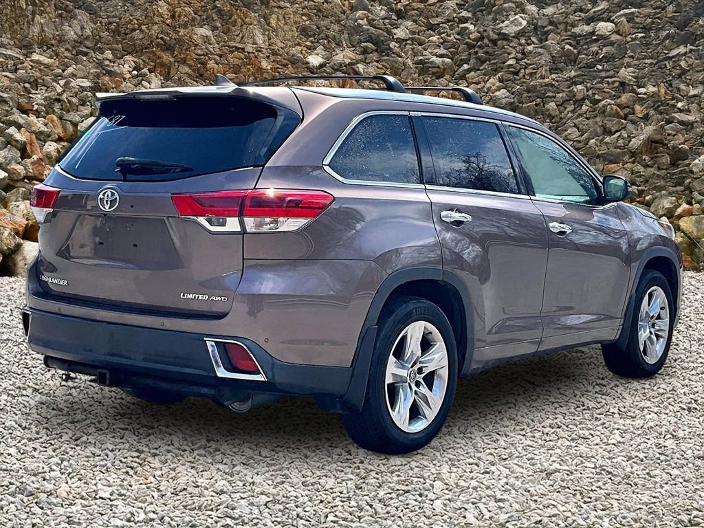 Used 2019 Toyota Highlander Limited AWD/4WD image 2