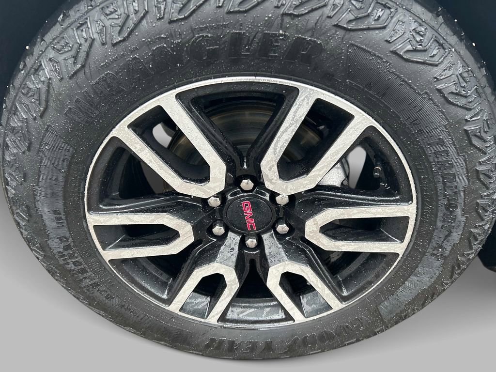 Used 2024 GMC Yukon AT4 w/ Technology Package image 9