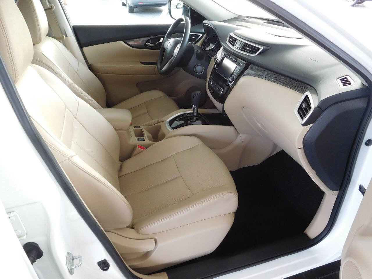 Used 2016 Nissan Rogue SL w/ SL Premium Package image 5