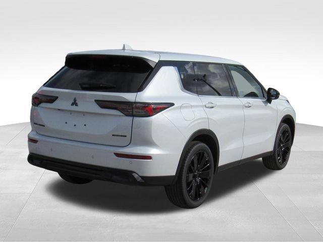 New 2026 Mitsubishi Outlander LE FWD image 3