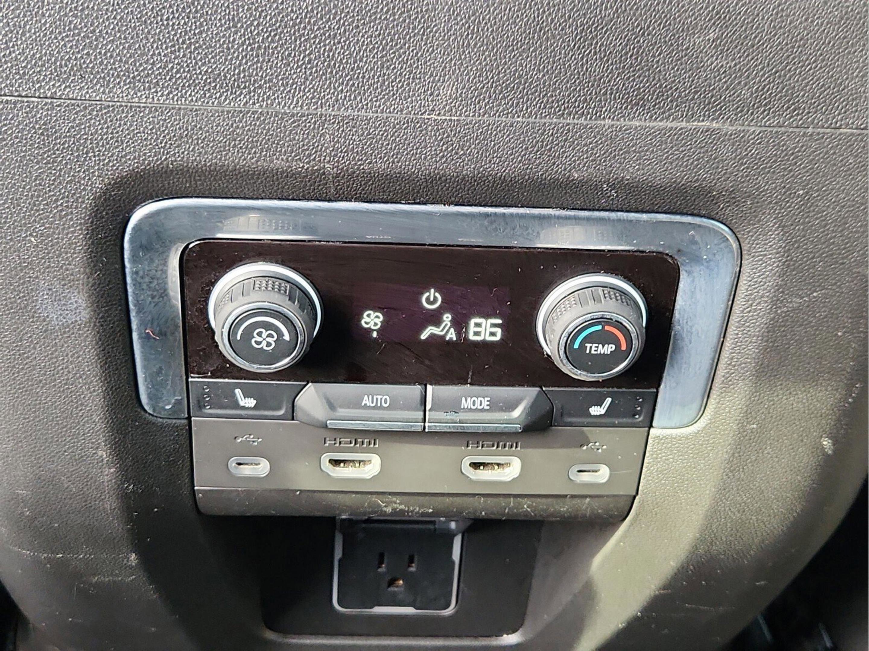 Used 2021 Chevrolet Tahoe RST w/ Luxury Package image 13