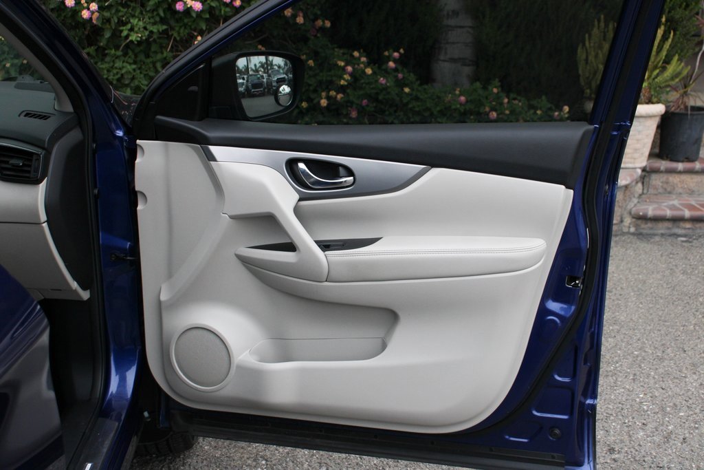 Used 2020 Nissan Rogue Sport SL w/ Premium Package image 42