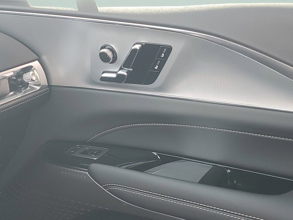 Used 2024 Cadillac Lyriq Tech image 16