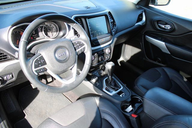 Used 2018 Jeep Cherokee Latitude Plus image 2