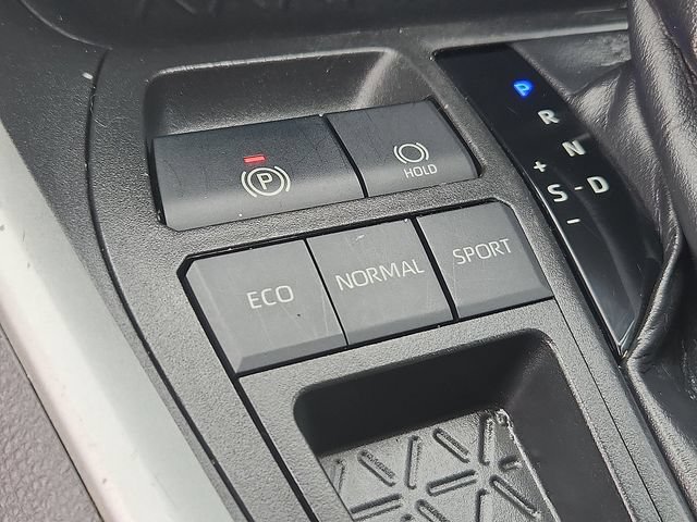 Used 2021 Toyota RAV4 XLE FWD image 18