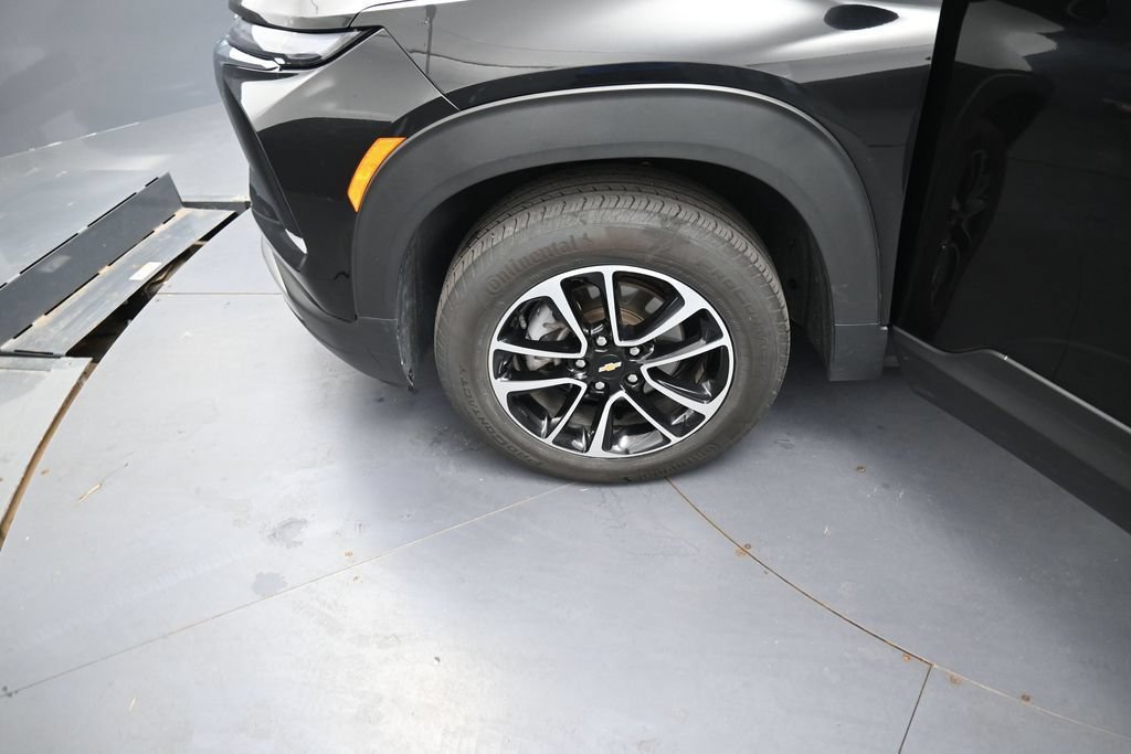 Used 2025 Chevrolet TrailBlazer LT AWD/4WD image 14