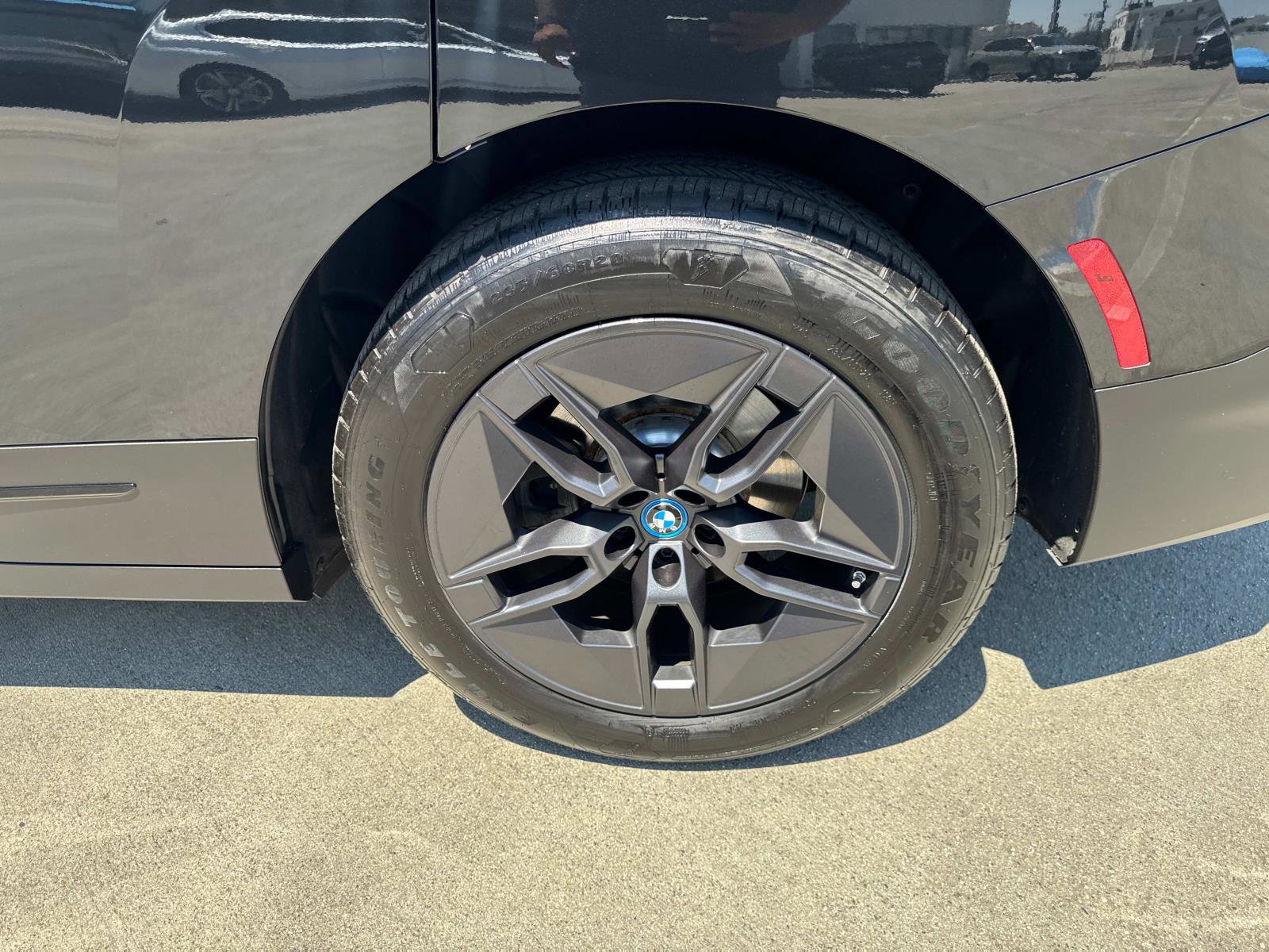 Used 2025 BMW iX xDrive50 w/ Convenience Package image 8