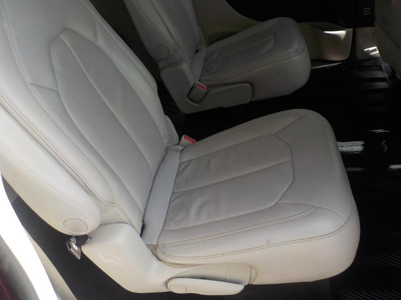 Used 2018 Chrysler Pacifica Touring-L image 22