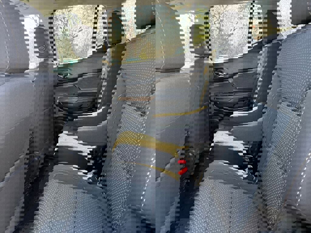 Used 2021 GMC Acadia SLE image 23