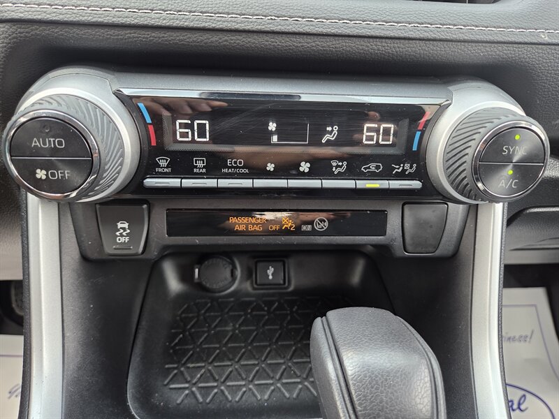 Used 2021 Toyota RAV4 LE AWD/4WD image 19