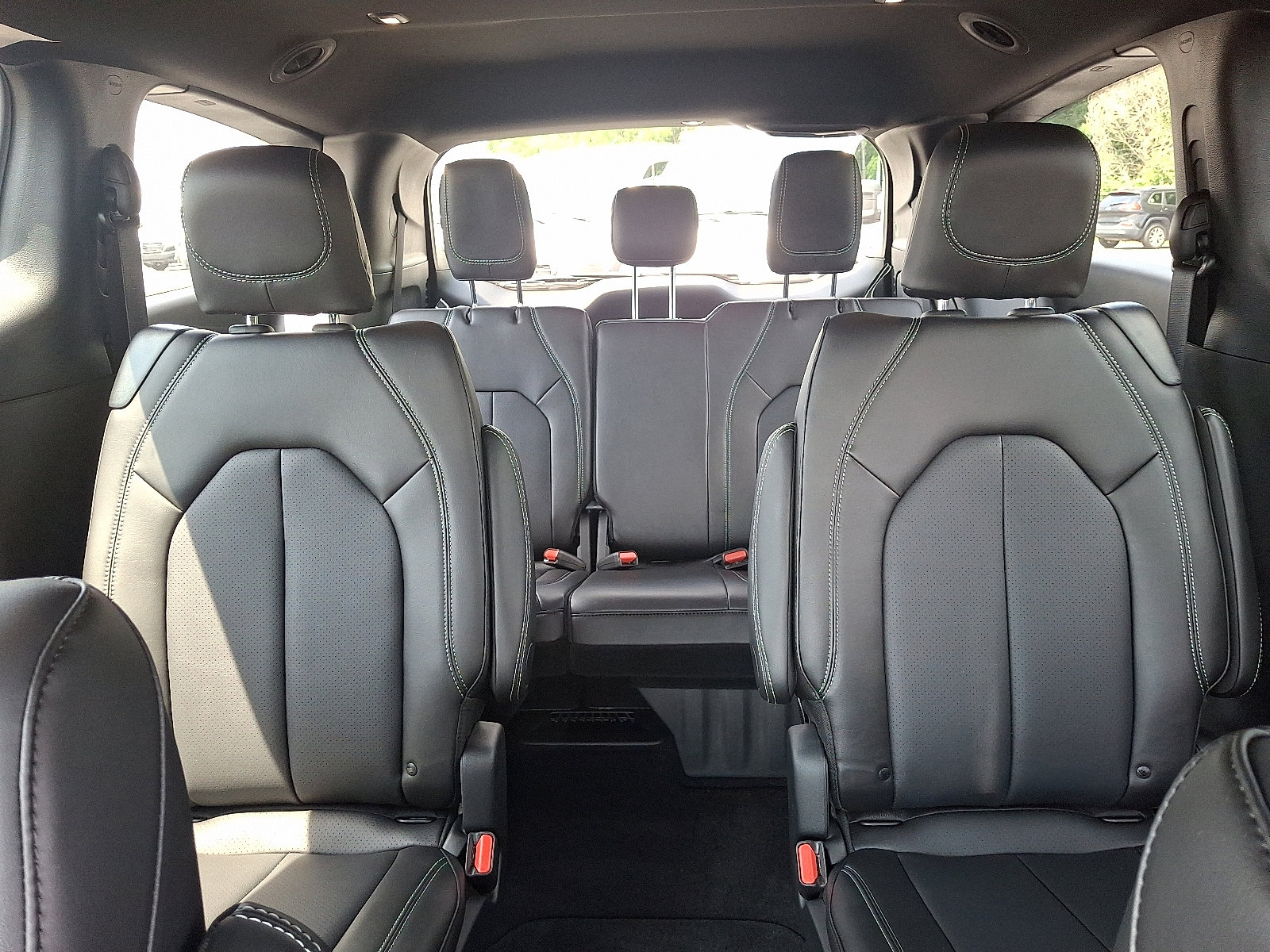 New 2025 Chrysler Pacifica Select image 14