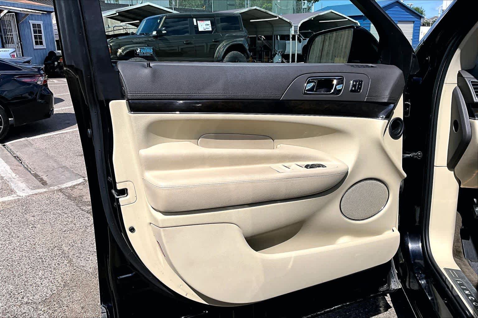 Used 2018 Lincoln MKT AWD image 24