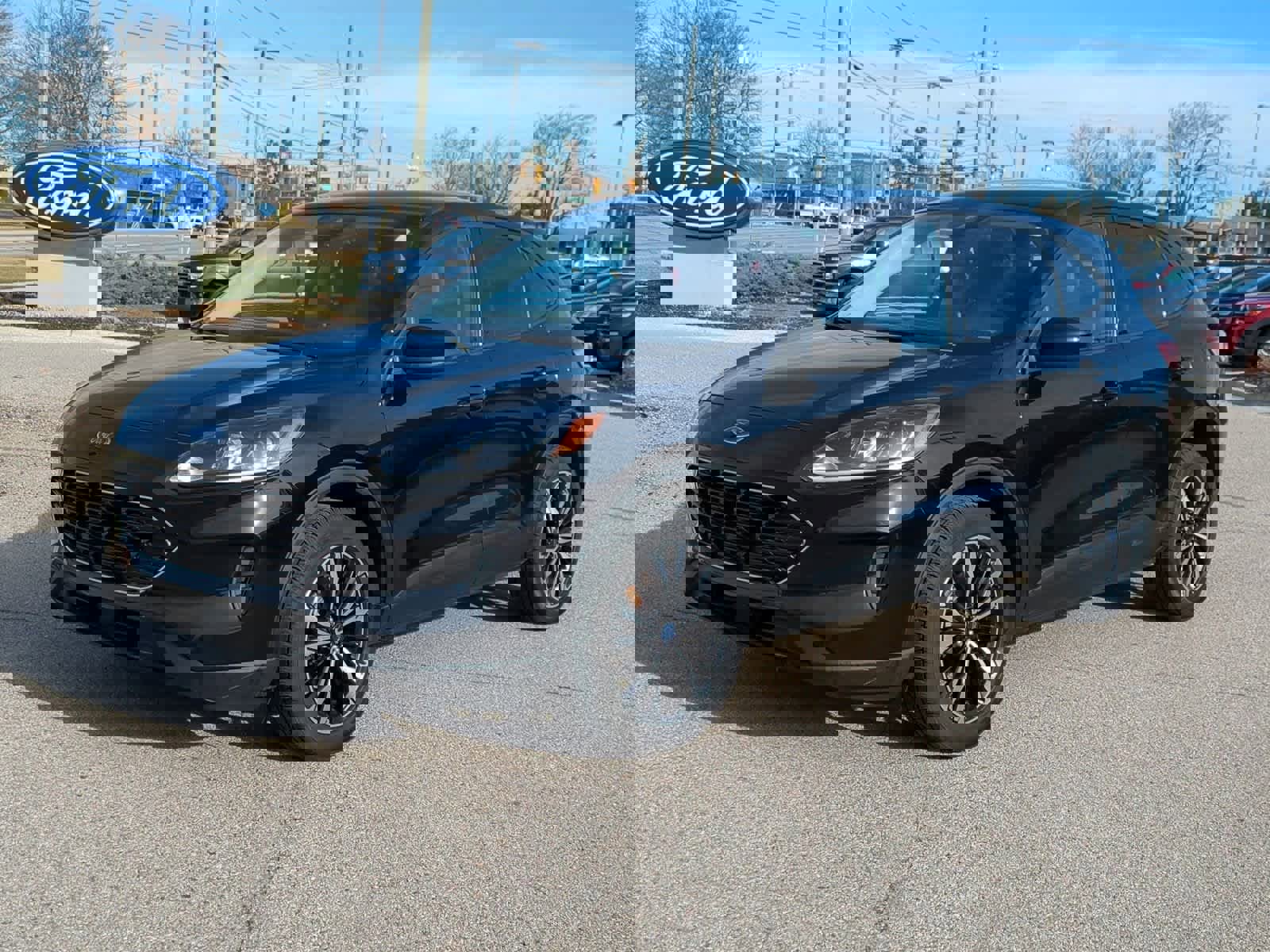 Used 2021 Ford Escape SE w/ SE Sport Appearance Package image 4