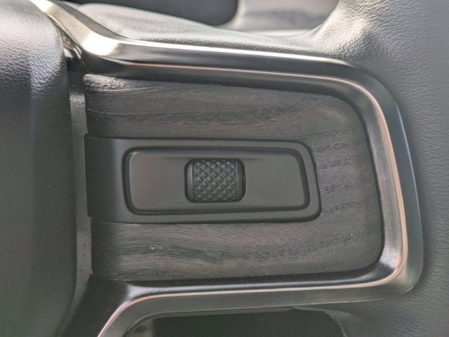 Used 2022 Rivian R1T Adventure image 21