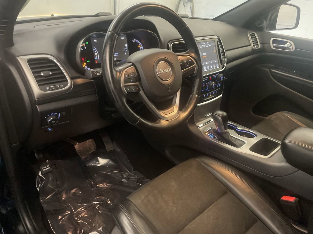 Used 2020 Jeep Grand Cherokee Altitude image 32