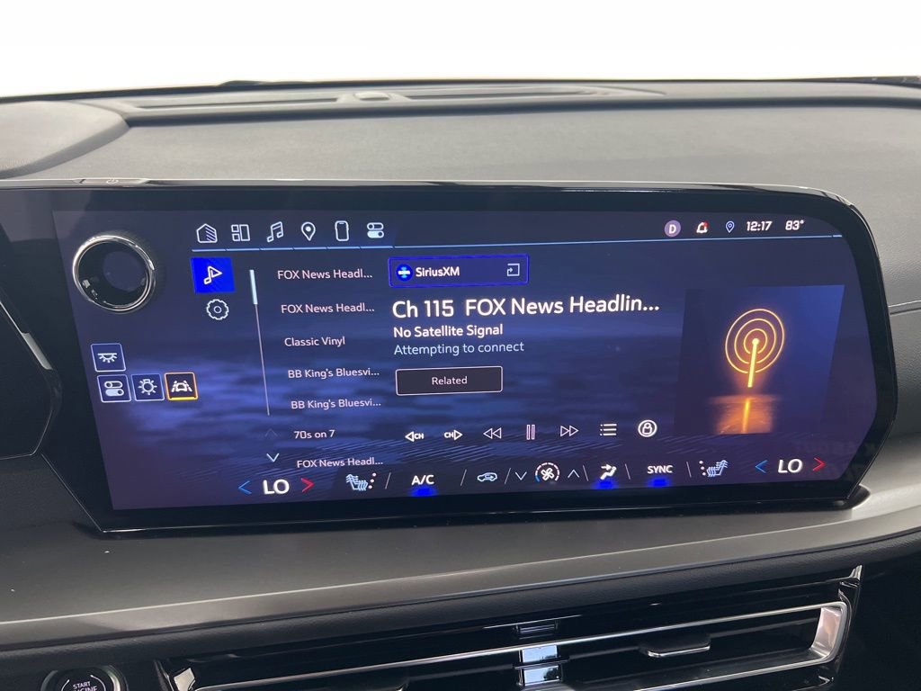 Used 2025 Chevrolet Traverse LT w/ Sun and Wheel Package FWD image 12