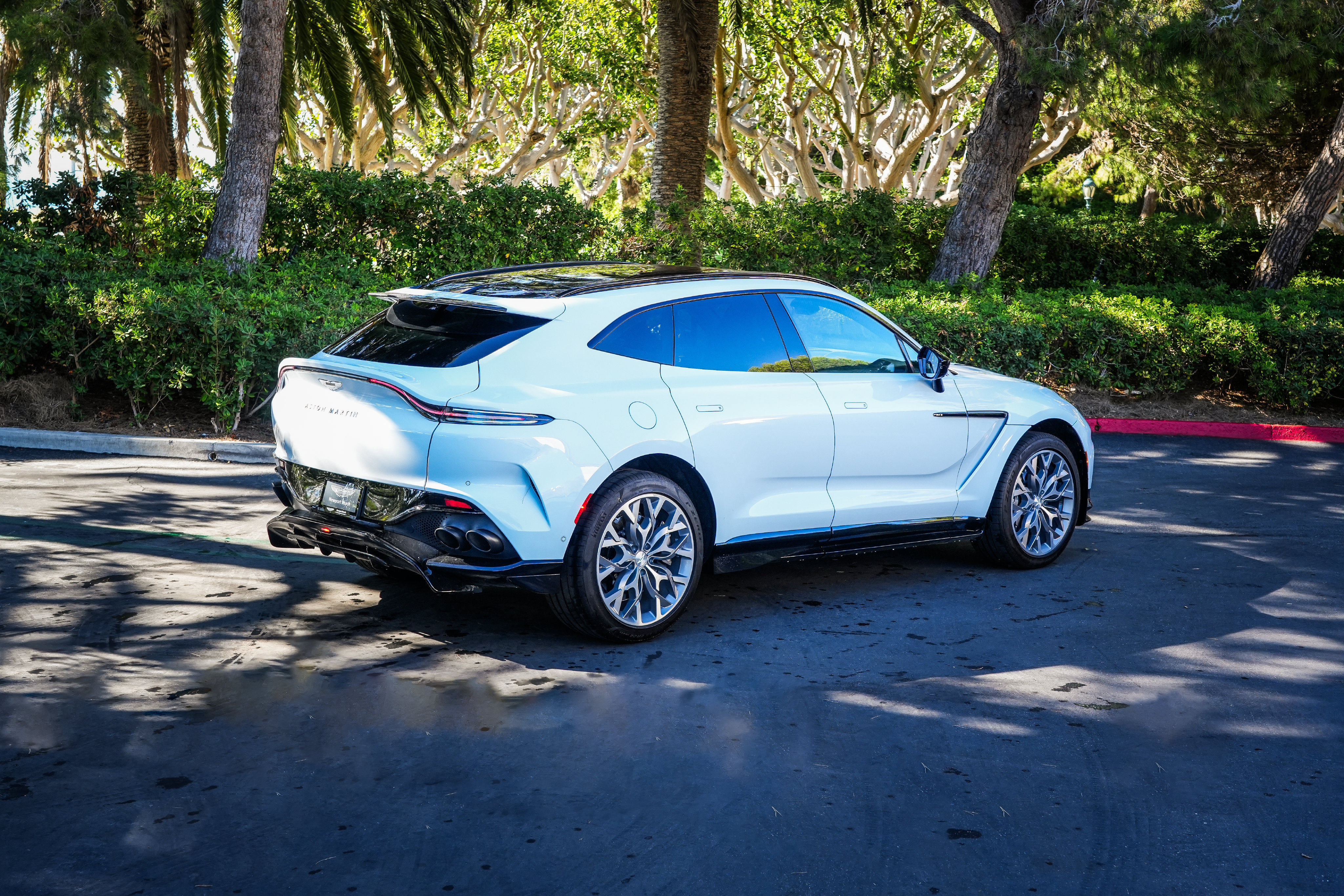 Used 2023 Aston Martin DBX 707 AWD/4WD image 3