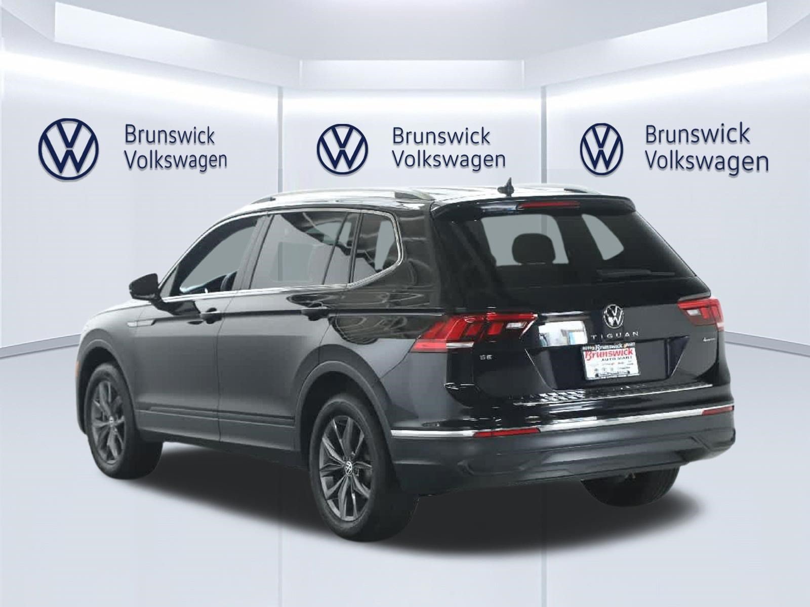 Certified 2023 Volkswagen Tiguan SE AWD/4WD image 40