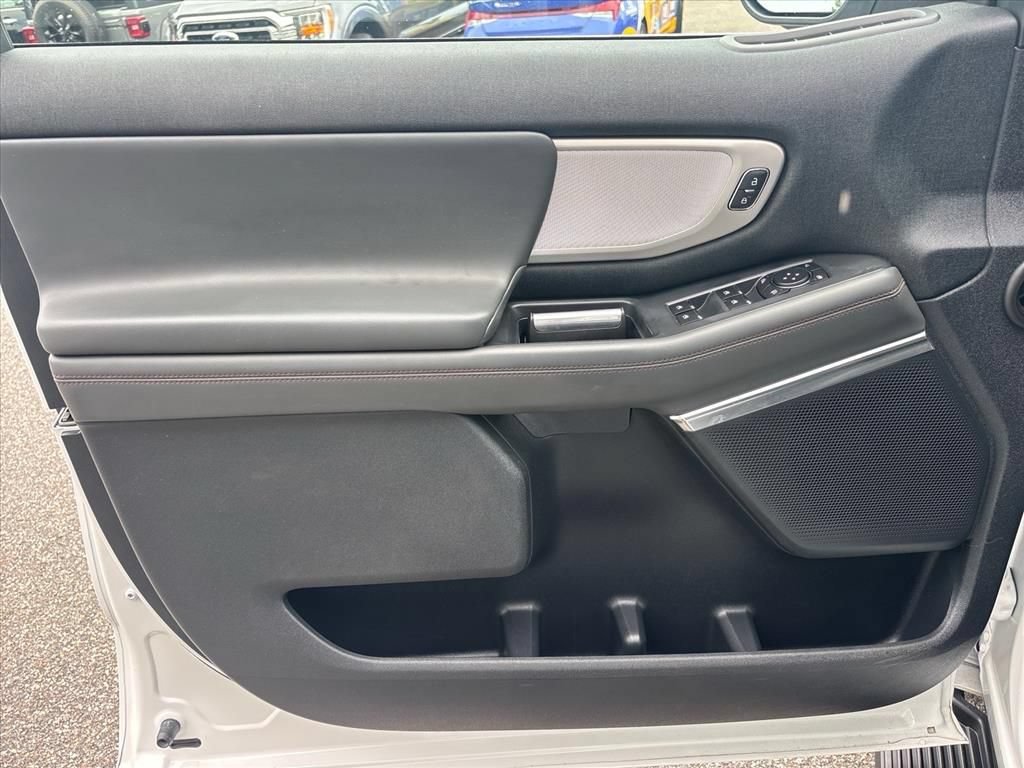Used 2025 Ford Expedition Max Active AWD/4WD image 8