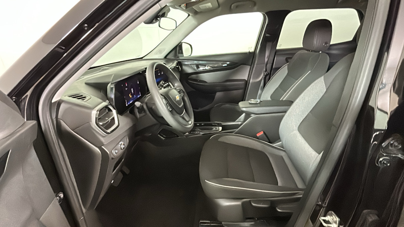 Used 2025 Chevrolet TrailBlazer LT AWD/4WD image 13