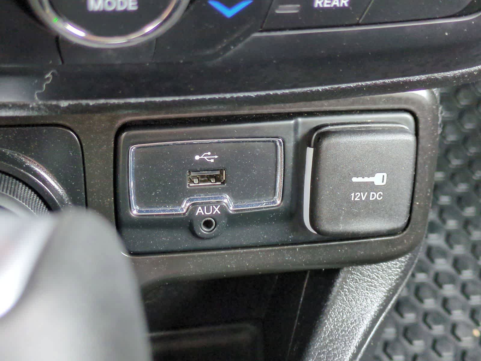 Used 2020 Jeep Renegade Latitude w/ Cold Weather Group AWD/4WD image 30