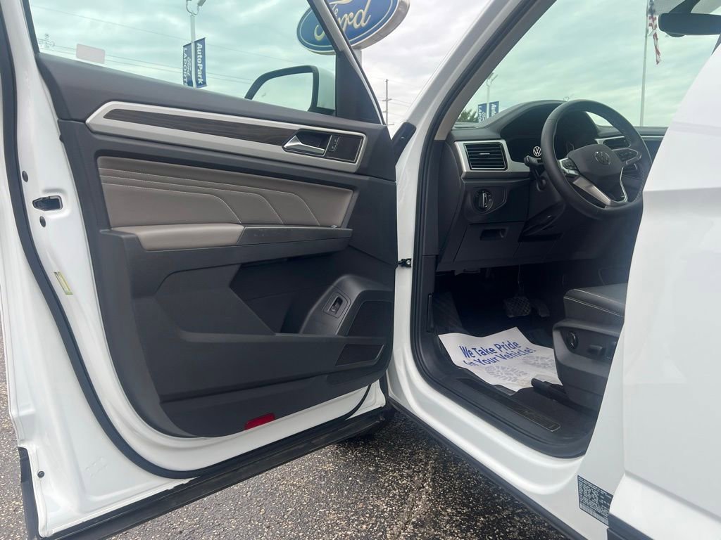 Used 2023 Volkswagen Atlas SE AWD/4WD image 9
