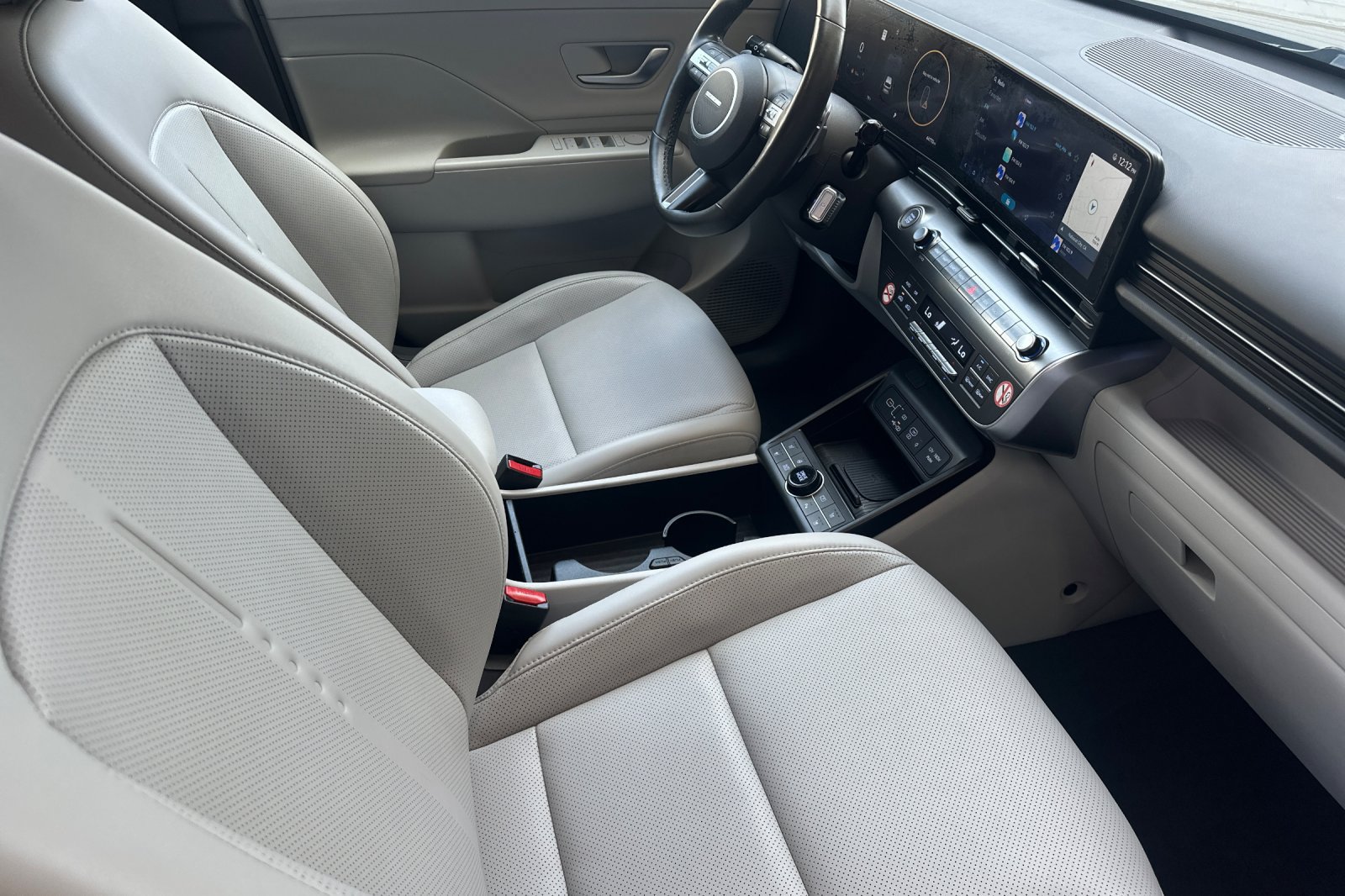 Used 2024 Hyundai Kona Limited FWD image 16