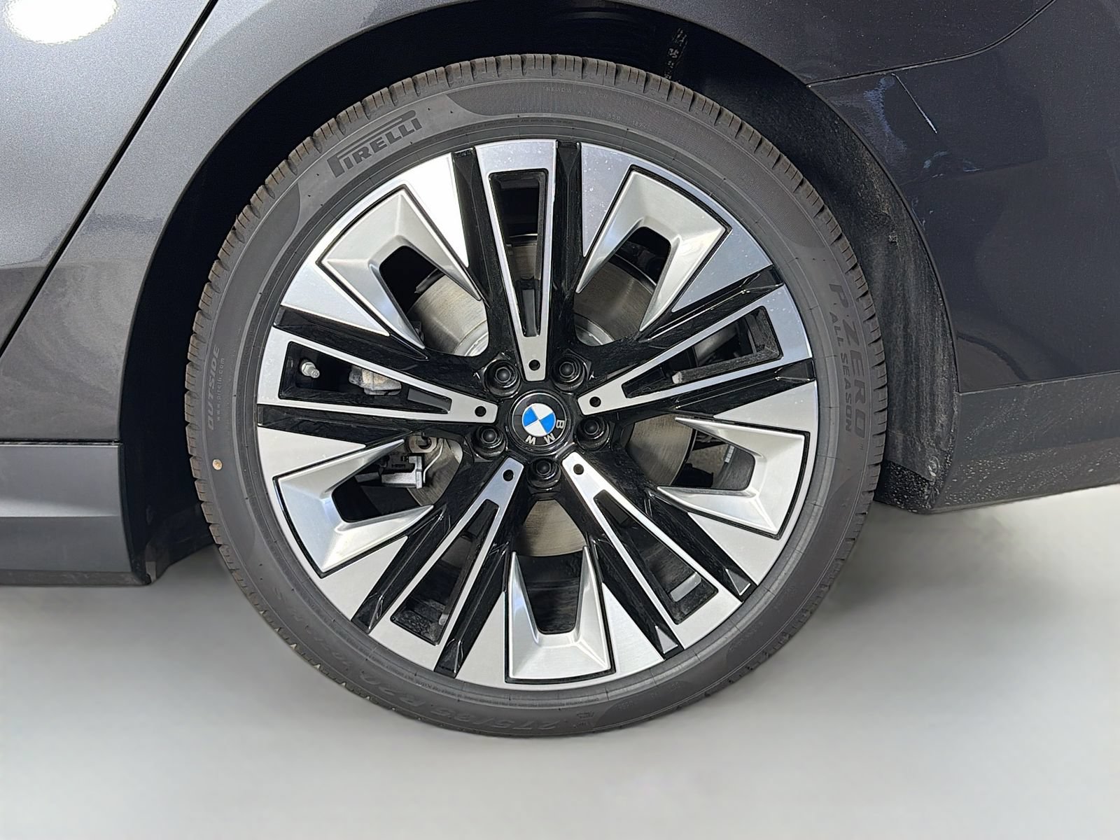 Used 2026 BMW i5 eDrive40 AWD/4WD image 33