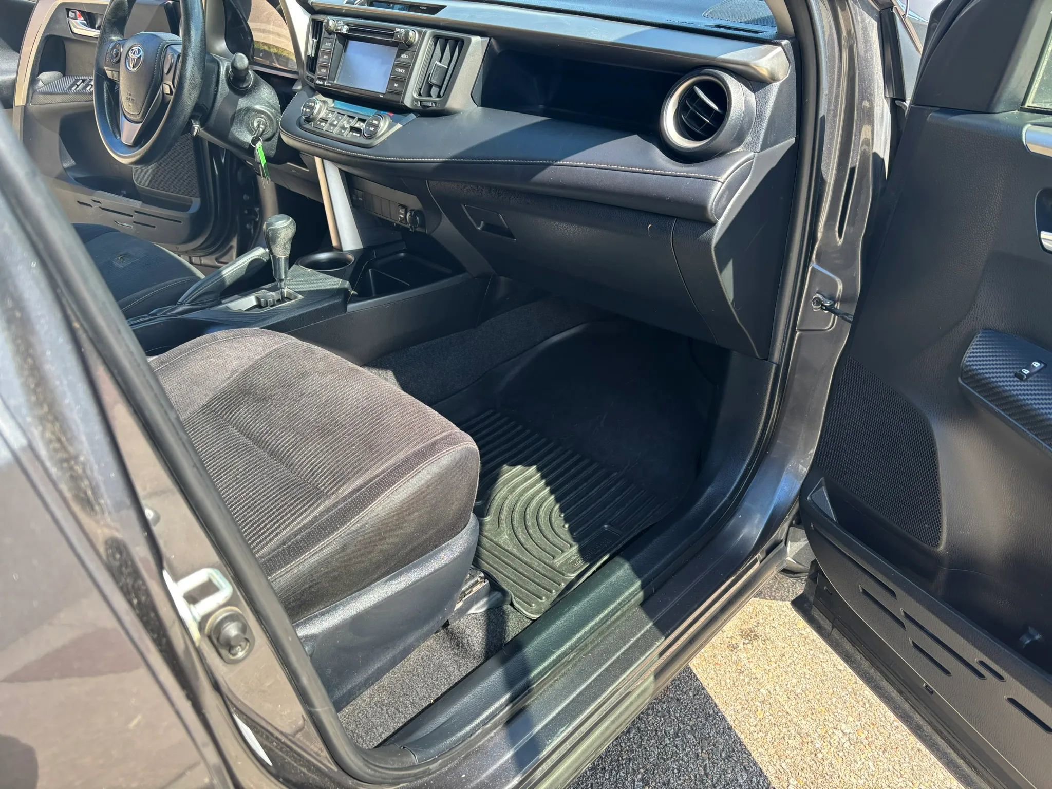 Used 2014 Toyota RAV4 XLE AWD/4WD image 23